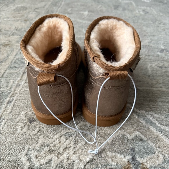 NWT BearPaw Gold Metallic Booties - Picture 6 of 9